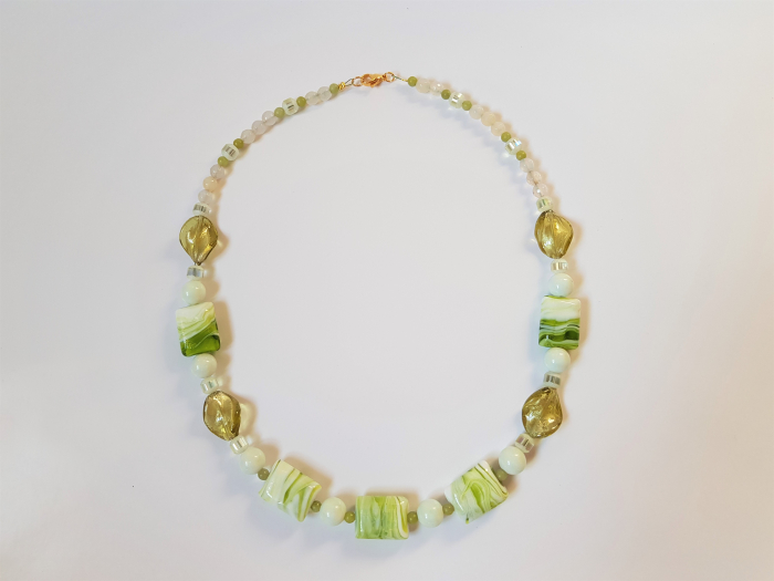 Colier verde pastel din pietre mixte [3]