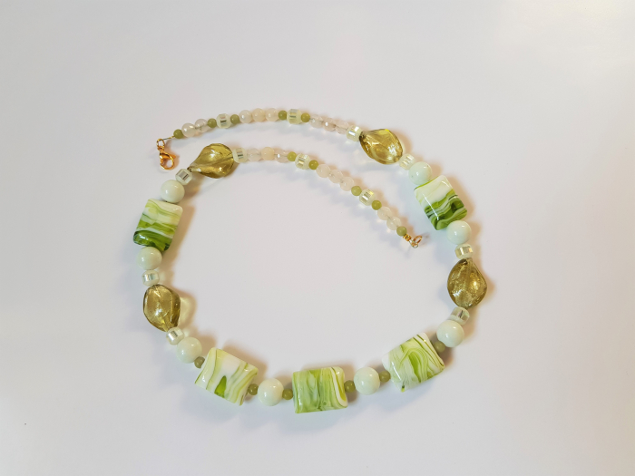 Colier verde pastel din pietre mixte [4]