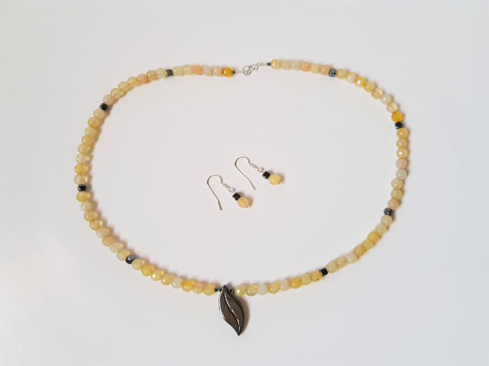 Set colier si cercei cu agate galbene si hematite [5]
