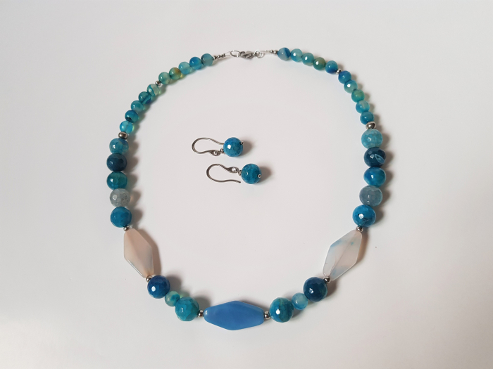Set colier si cercei de agate albastre dantelate [4]