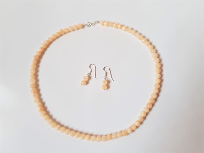 Set colier si cercei de jad crem [7]