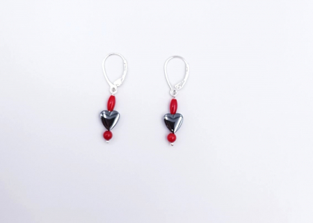 Cercei Handmade cu Pietre Semipretioase - Cercei cu hematit in forma de inima si coral rosu 