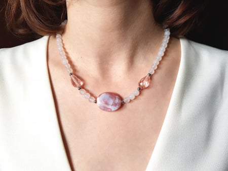 Coliere Handmade Scurte - Colier cu agate albe si cristale