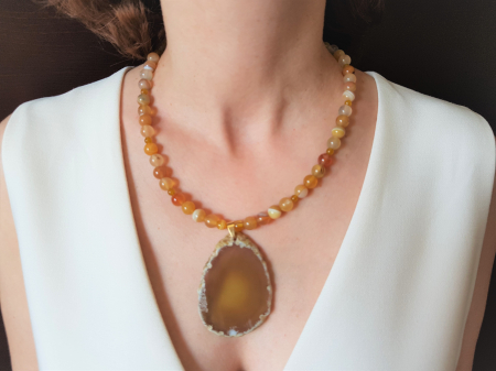 Coliere Handmade Medii - Colier cu agate dantelate galbene si pandantiv felie agat
