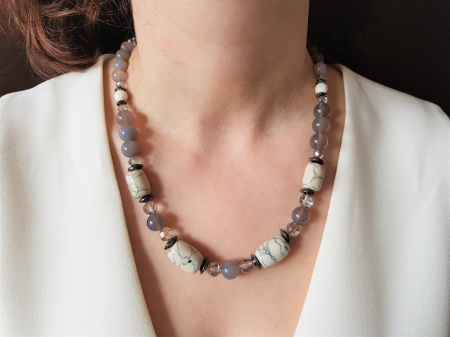 Coliere Handmade cu Pietre Semipretioase - Colier cu agate gri, hematite si howlit