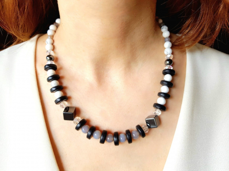 Colier cu agate gri, howlit si hematit [4]