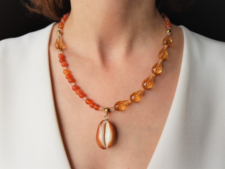 Colier cu agate, hematite, cristale si pandantiv scoica naturala [1]