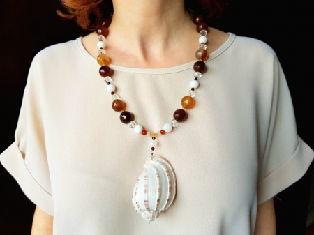 SEASHELL COLLECTION - Colier cu agate mari, jad, cristale si pandantiv scoica naturala