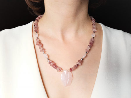 Coliere Handmade cu Pietre Semipretioase - Colier cu cuart cherry chipsuri si pandantiv frunza de cuart roz