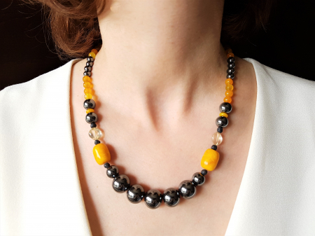 COLIERE - Colier cu hematite, lava, jad si cuart galben