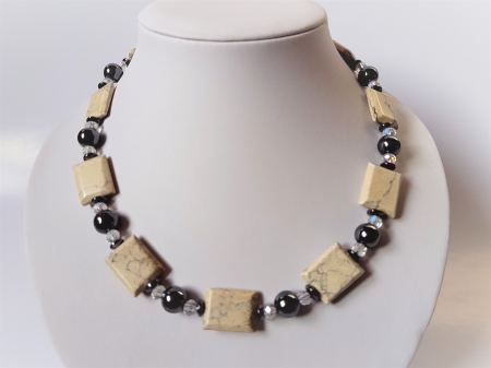 Colier cu howlit si hematite [4]