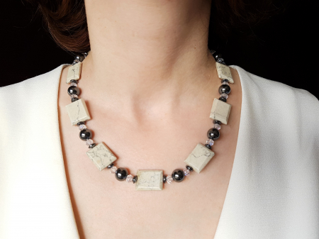 Coliere Handmade Medii - Colier cu howlit si hematite
