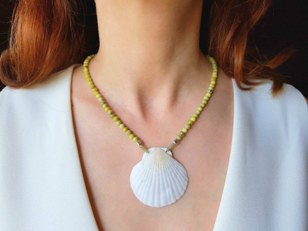 SEASHELL COLLECTION - Colier cu jad canadian si scoica naturala