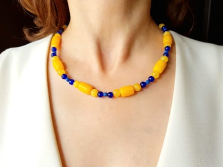 Coliere Handmade Medii - Colier cu jad galben, jad bleumarin si lava albastra 
