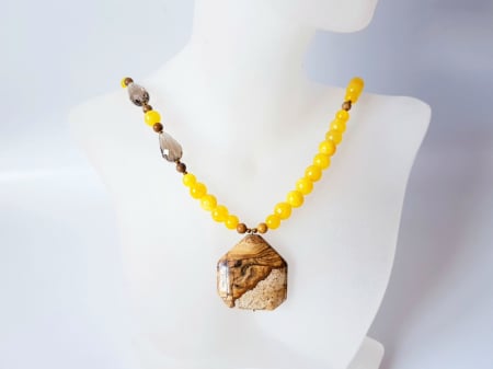 COLIERE - Colier cu jad galben, jasp, hematit si pandantiv jasp