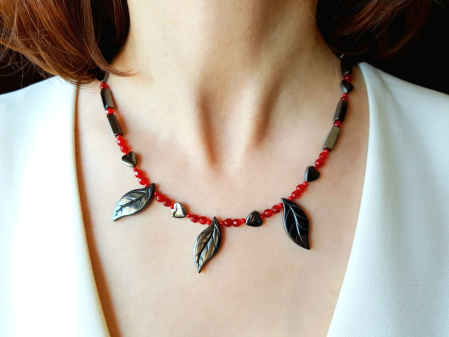 Coliere Handmade cu Pietre Semipretioase - Colier cu jad rosu, coral rosu si hematit