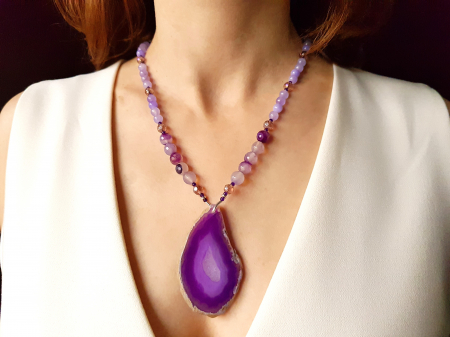 Coliere Handmade cu Pietre Semipretioase - Colier cu jad si agate violet si pandantiv agata violet
