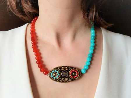 Coliere Handmade cu Pietre Semipretioase - Colier cu jad turcoaz, agat coniac si margea centrala tibetana lucrata manual