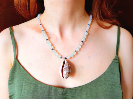 Colier cu jad vernil, hematit si pandantiv scoica naturala [4]