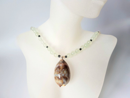 Colier cu jad vernil, hematit si pandantiv scoica naturala [6]