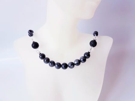 Coliere Handmade cu Pietre Semipretioase - Colier cu labradorit si lava neagra
