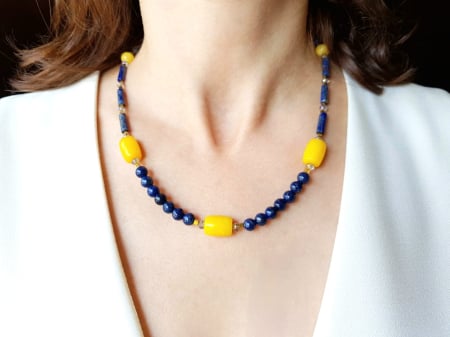 COLIERE - Colier cu lapis lazuli, jad galben si hematit auriu