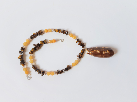 Colier cu ochi de tigru, jad si pandantiv scoica naturala [7]