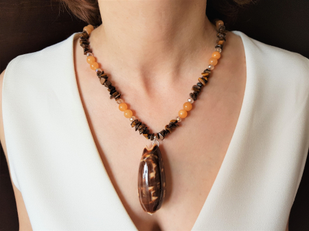 Colier cu ochi de tigru, jad si pandantiv scoica naturala [2]