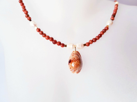 Colier cu piatra soarelui, perle, sidef si pandantiv scoica [1]