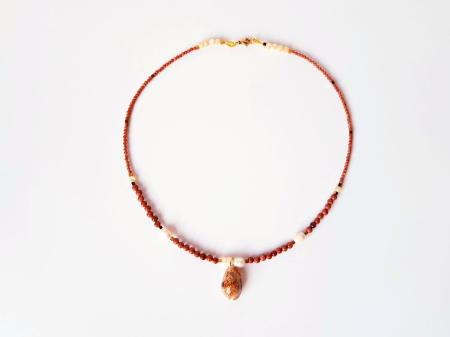 Colier cu piatra soarelui, perle, sidef si pandantiv scoica [2]