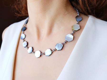 Colier cu sidef gri si hematit argintiu [4]