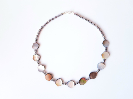 Colier cu sidef gri si hematit argintiu [2]
