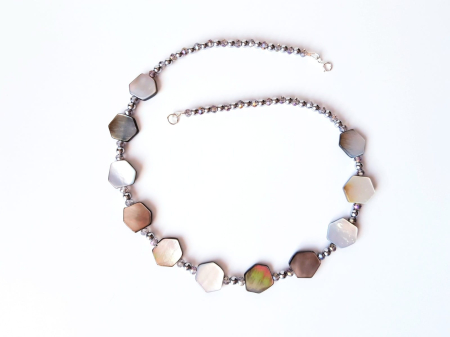 Colier cu sidef gri si hematit argintiu [1]