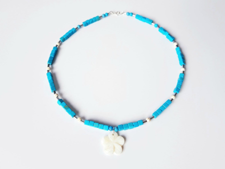 Colier cu turcoaz, hematit, howlit si pandantiv floare din sidef [1]