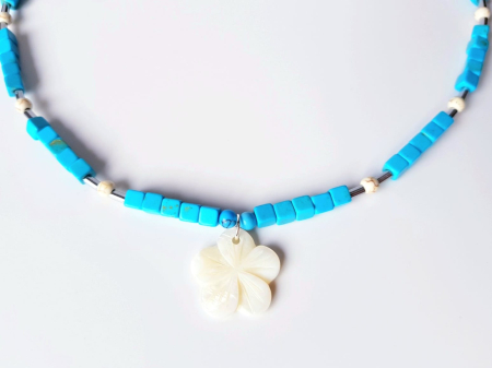Colier cu turcoaz, hematit, howlit si pandantiv floare din sidef [2]