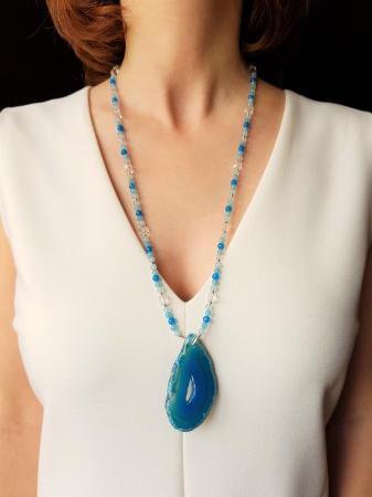 Coliere Handmade Lungi - Colier de agate albastre cu pandantiv felie agata albastra