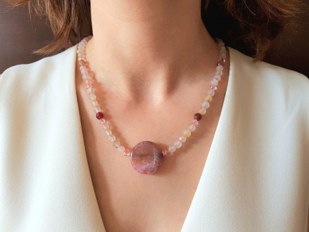 Coliere Handmade cu Pietre Semipretioase - Colier de agate roz-piersica translucide