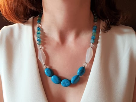 Coliere Handmade cu Pietre Semipretioase - Colier de jad albastru cu agate laterale