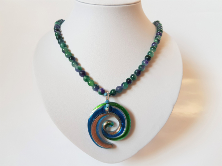 Coliere Handmade cu Pandantive - Colier de jad albastru-verde si pandantiv lampwork