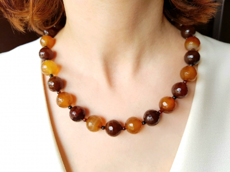 Coliere Handmade Medii - Colier din agate mari nuante maro