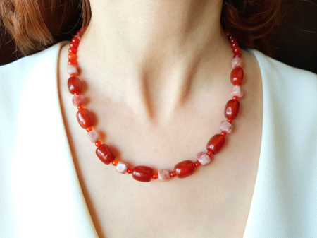 Coliere Handmade cu Pietre Semipretioase - Colier din carneol tuburi, jad coniac si agat grena