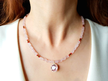 Coliere Handmade cu Pietre Semipretioase - Colier din cuart roz cu pandantiv cristal roz