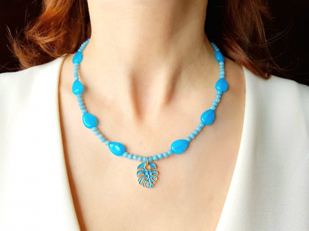 Coliere Handmade cu Pandantive - Colier din jad si angelit cu pandantiv frunza email bleu