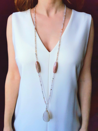 Coliere Handmade Lungi - Colier lung cu agate dantelate alb-bej si pandantiv agata