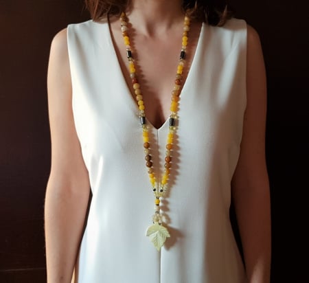 Coliere Handmade Lungi - Colier lung din jad galben si hematite cu pandantiv frunza de jad galben