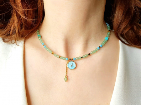 Coliere Handmade cu Pandantive - Colier mixt verde-bleu cu pandativ fulger email bleu