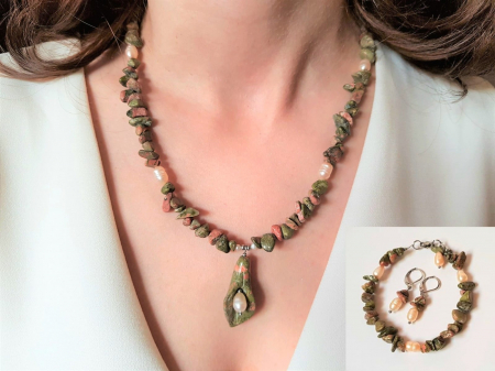 Seturi Handmade - Colier, cercei si bratara - Set colier, cercei si bratara cu unakite chipsuri si perle de cultura