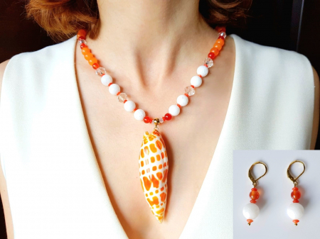 SEASHELL COLLECTION - Set colier si cercei din jad alb si jad portocaliu cu pandantiv scoica naturala