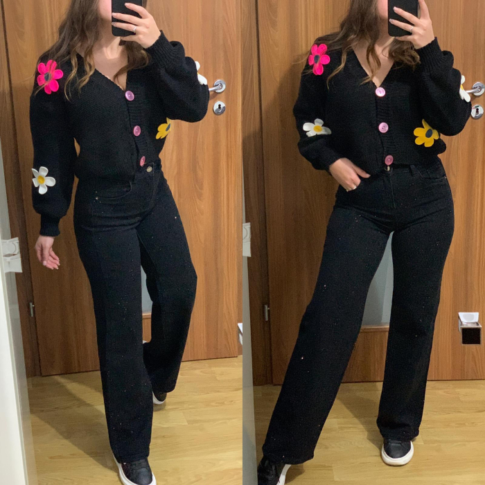 Set blugi negri evazati elastici cu pietricele+ pulover negru cu floricele [2]