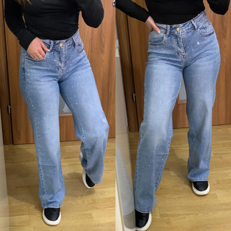 Blugi evazati elastici cu pietricele